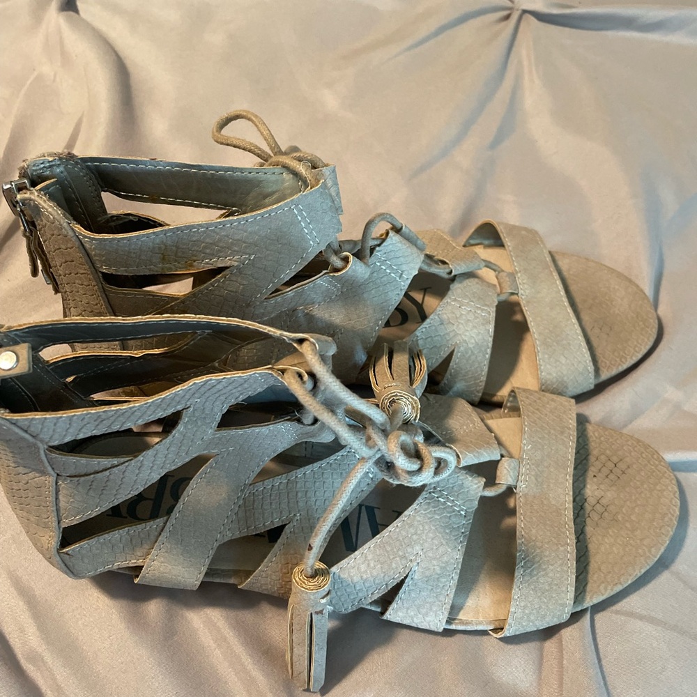 Sam & Libby gladiator straptan sandals women’s 9 Zip back lace up look. Like new